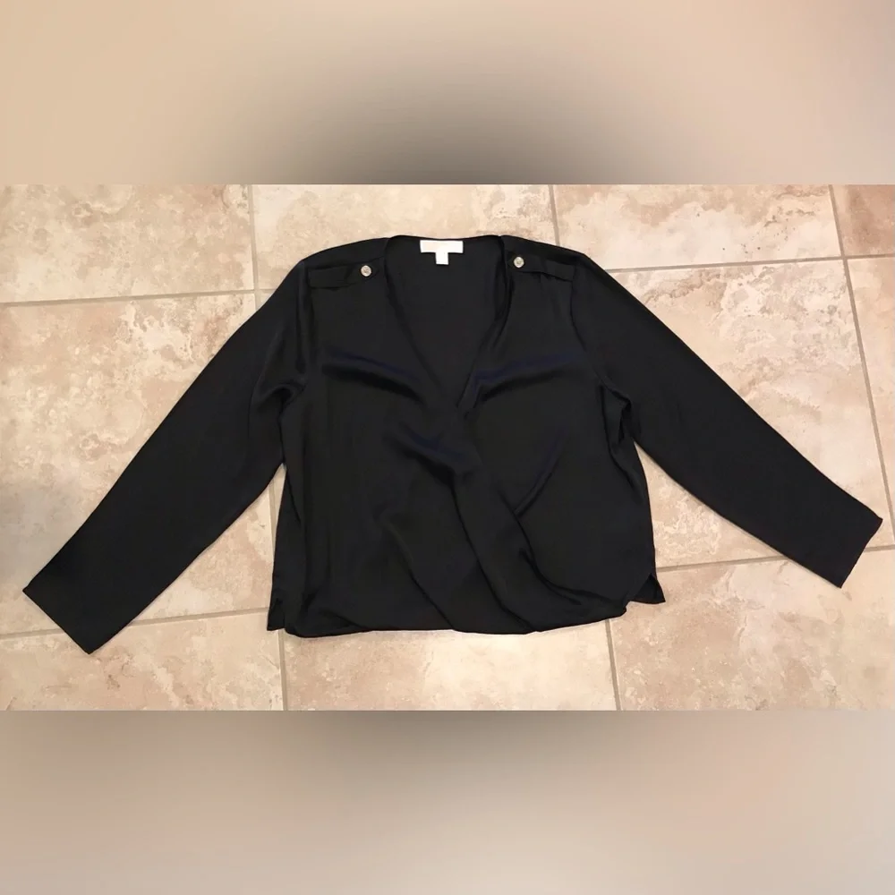 *Michael Kors* Neutral Tops Bundle of 3: Blue (M) & X2 Black (L) - Picture 9 of 16
